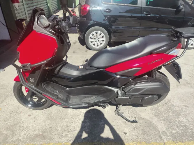 Nmax vermelha