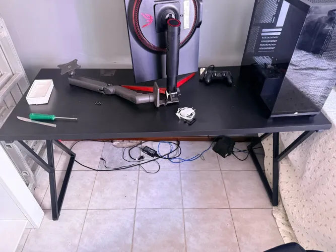 Mesa gamer 1.50x0.60 preta c/ suporte a cabos