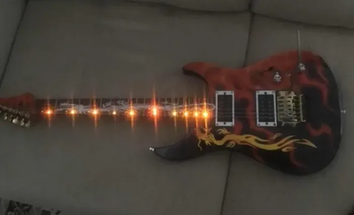 Guitarra Yamaha Sonare com Leds