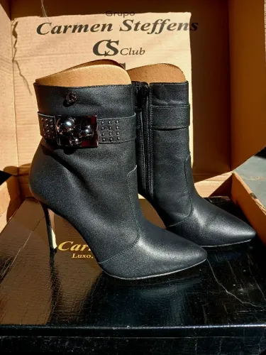 Bota cano médio couro legítimo 