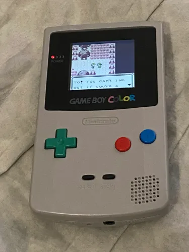 Game Boy Color com 1 Jogo Pokémon