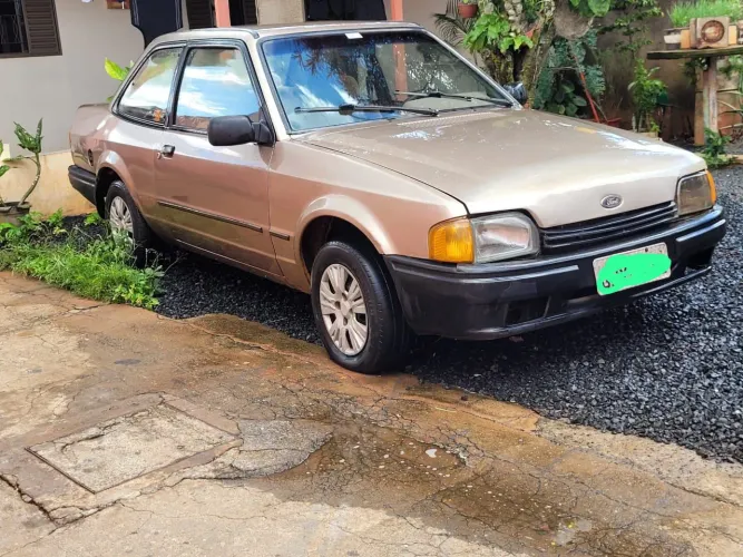 Ford Verona LX 1.6 (modelo Antigo) 1990