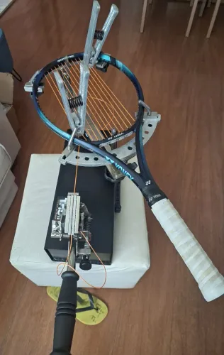 Máquina de encordoar raquete
