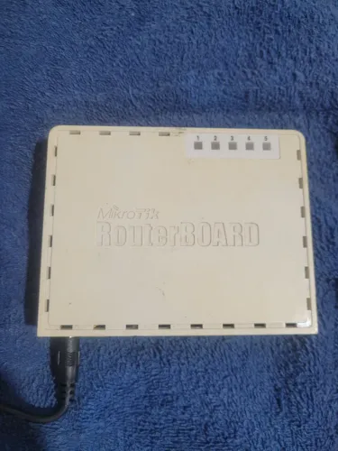 Roteador MikroTik 750 10/100