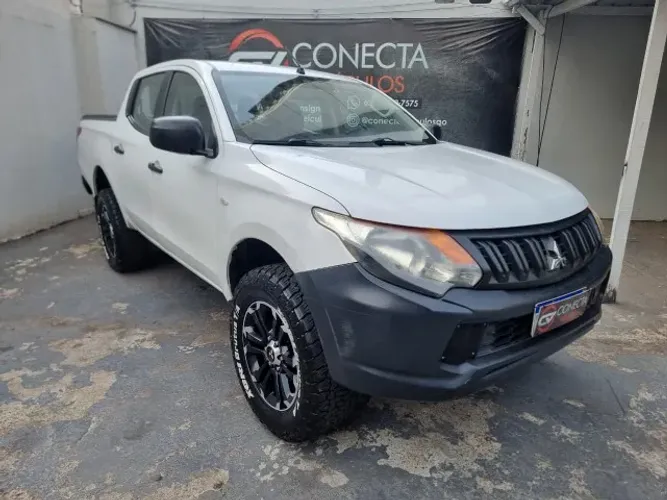 Mitsubishi L200 Triton Sport GLX 2.4 CD Diesel Mec. 2019