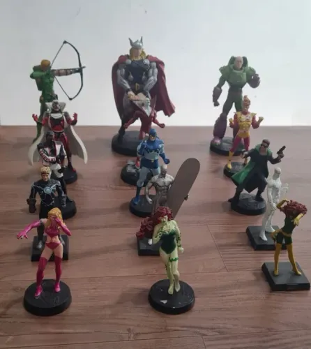 MIniaturas de chumbo Marvel e Dc