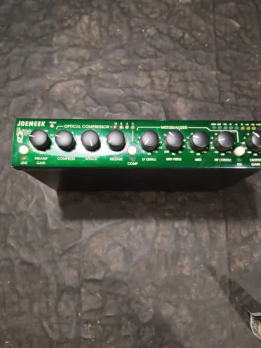 Pré amplificador joemeek treeQ