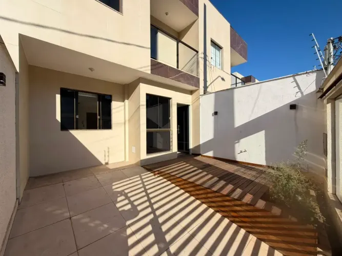 Casa com 3 quartos sendo 1 suíte 3 banheiros 1 vaga