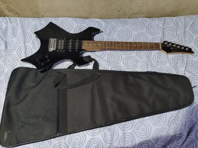 Guitarra warlock e amplificador Meteoro 60w