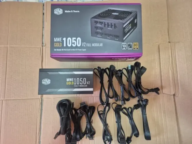 Fonte Cooler Master MWE Gold 1050 V2 Full Modular (Ainda dentro da garantia)