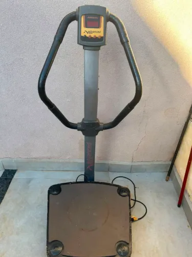 Plataforma Vibratória Athletic Advanced 900VM
