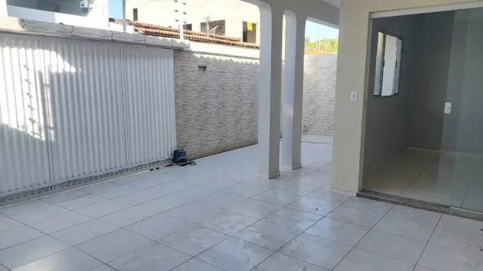 Casa no Mocambinho com 3 quartos sendo 2 suítes mais banheiro social financia