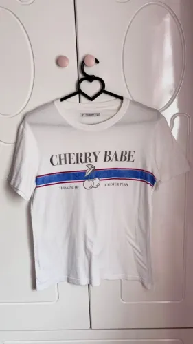 camiseta cherry babe pull&bear estilo gucci