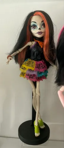 Boneca Monster High Skelita Calaveras Básica Scaris