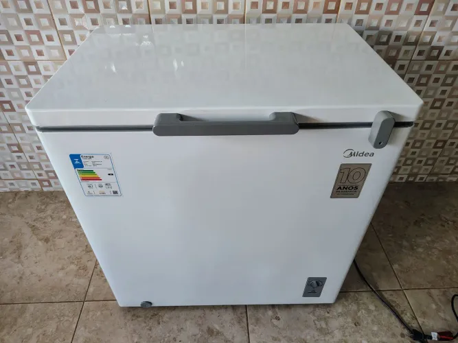 Freezer horizontal de 200 litros da marcar Midea ainda está na garantia