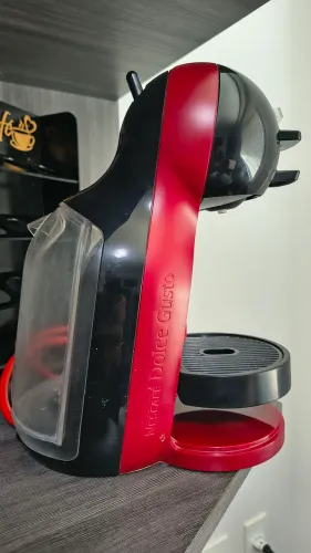Cafeteira dolce Gusto mini + expositor de capsulas