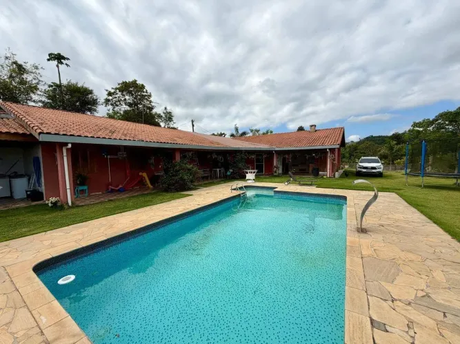 Linda chácara em santa Isabel 