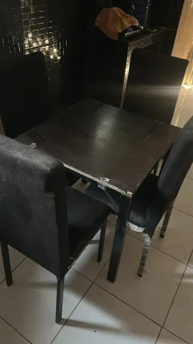 Vendo mesa 4 cadeiras