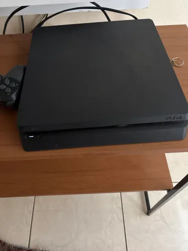 Ps4 slim 2 controles 4 jogos
