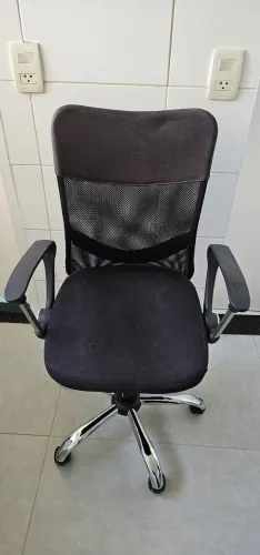 Cadeira de Escritório Diretor Em Mesh Cromada - Pouco Uso (Excelente estado)