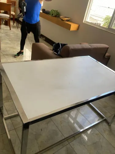 Mesa em inox com tampa e MDF , linda mesa para decoração