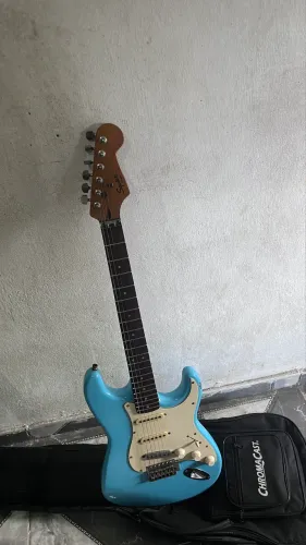Pra vender hoje guitarra squier da fender com capa só 1000