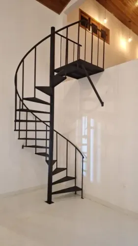 Escada em ferro caracol e reta