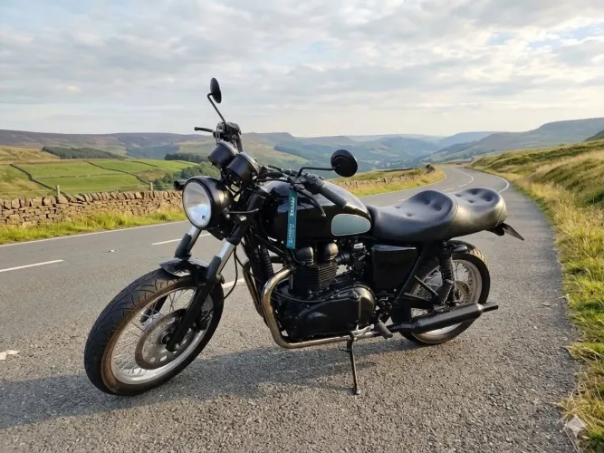 Triumph truxton  personalizada ótimo estado