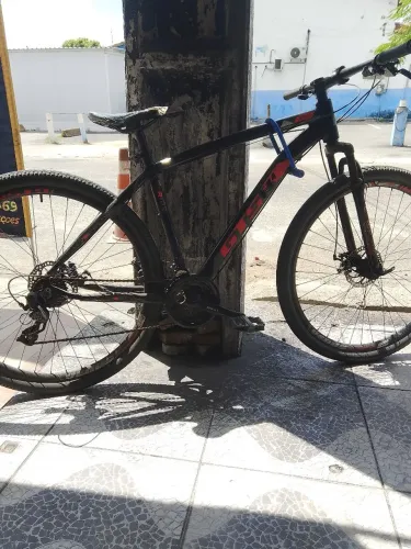 Vendo bicicleta aro 27, tem um defeito