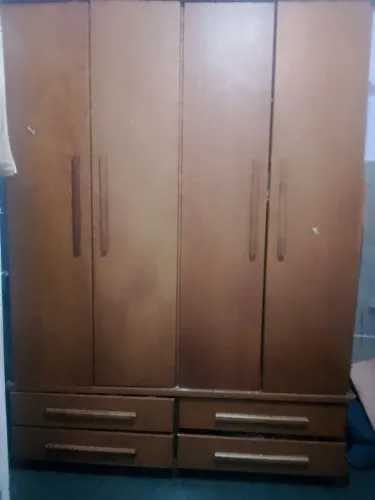 Vendo guardar roupa de casal pura madeira