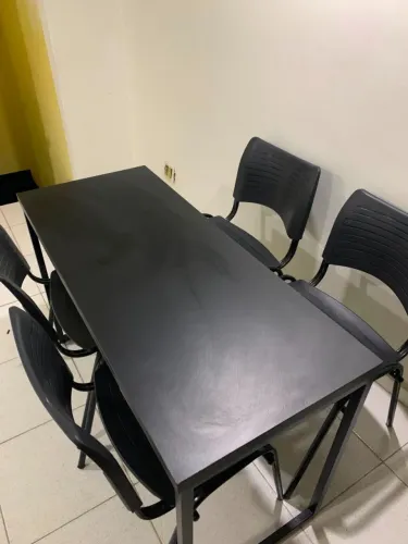 Mesas e cadeiras