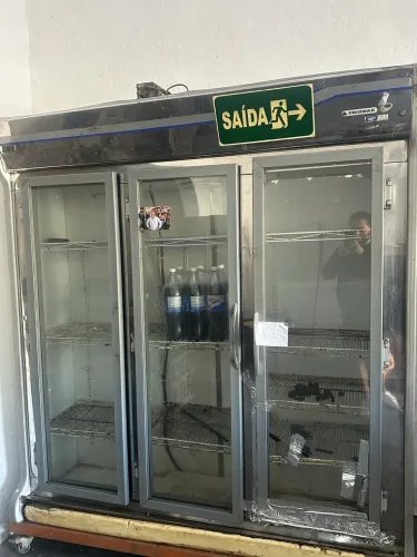 Geladeira expositora FRIOMAX