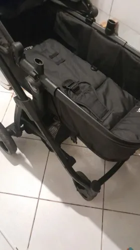 Vendo carrinho todo preto. 150$