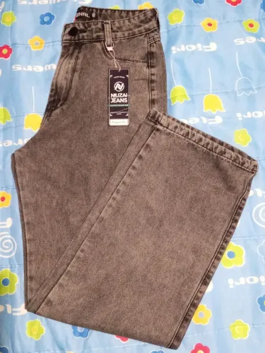 Vende-se calça nova wide-leg sem elastano cintura 40. R$ 100 reias