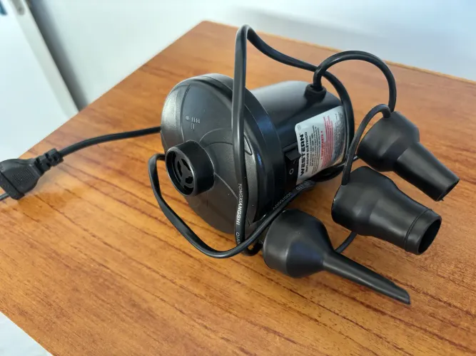 Bomba elétrica, ideal para colchões e barracas