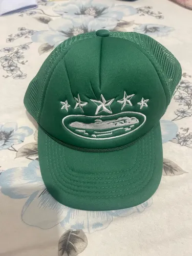 Boné verde corteiz