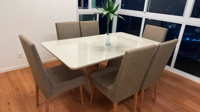 Mesa de Jantar com 6 cadeiras