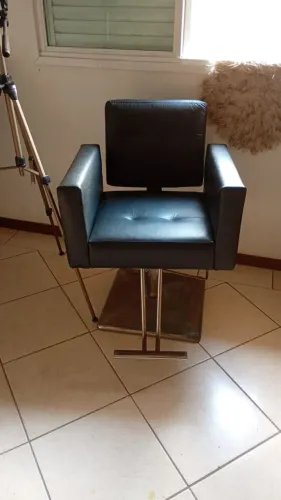 vende se uma Maca mais uma poltrona para centro estetico