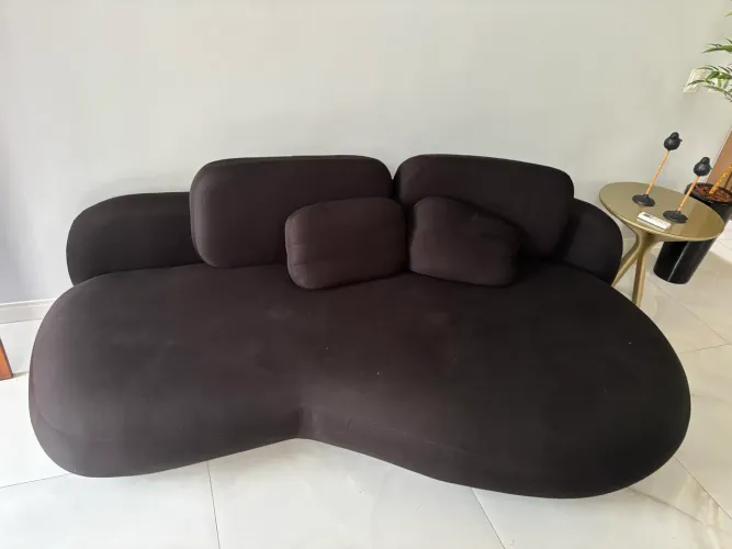 Sofá Orgânico preto em tecido