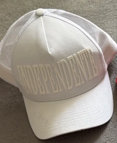 Boné torcida independente branco