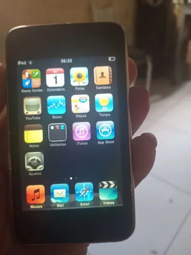 Vendo esse ipod de 8 Gb todo original