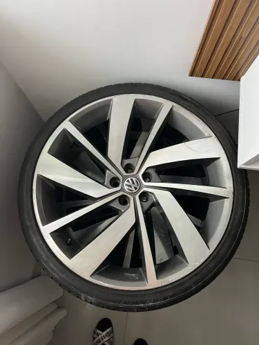 Roda 20 pneu 225/35/20