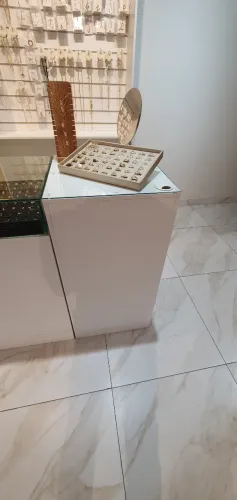 Balcão Loja Apoio/Caixa 100% MDF, com proteção de Vidro 4mm