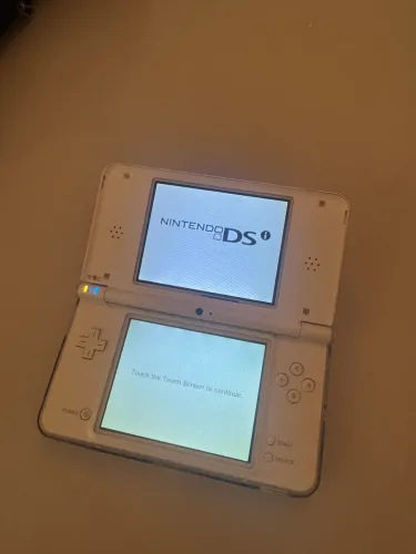 Nintendo DSi XL desbloqueado + 32GB