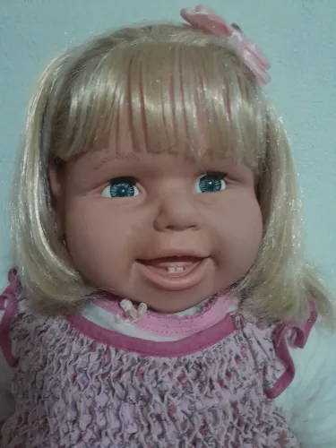 Linda boneca gigante com 65 cm