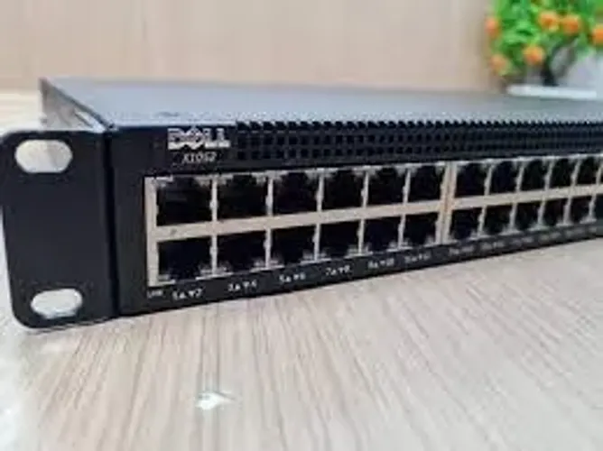 Switch Dell X1052 Gerenciável - 48 Portas 10/100/1000 e 4 Portas SFP