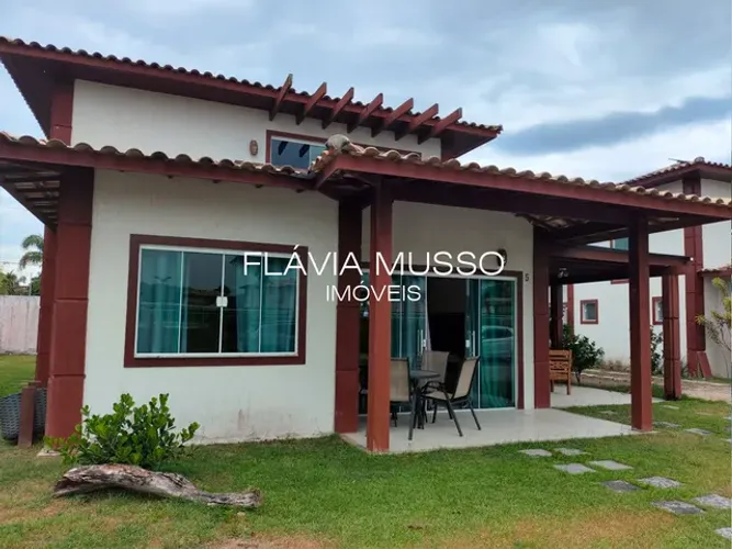Casa de condomínio à venda em Búzios com 4 suítes, varandão, churrasqueira em e perto da p