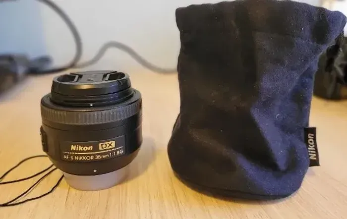 Nikon 35 mm 1.8 em estado de nova 