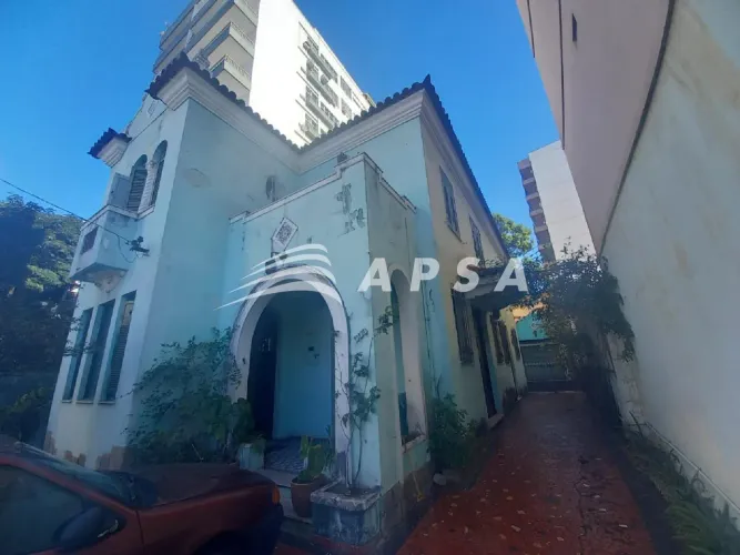 ÓTIMA OPORTUNIDADE DE NEGÓCIO, CASARÃO COM 300M2 NA RUA DO BISPO. TÉRREO ESPAÇO PARA ESTAC