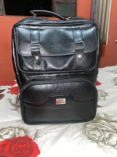 Mochila de couro legítmo preta